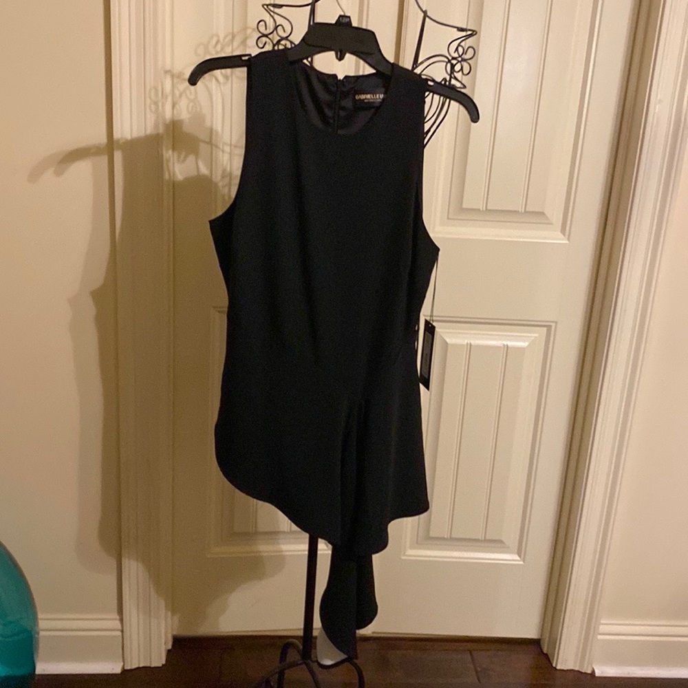 New with tag. Gabrielle Union asymmetrical top w white under side.